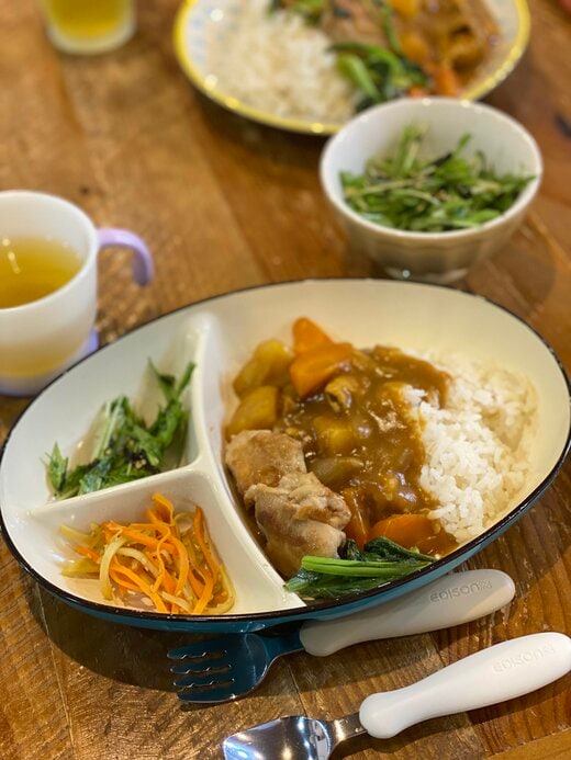 お皿に盛りつけられたカレー