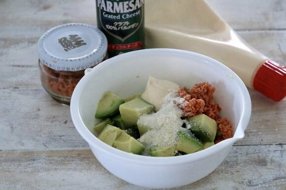 アボカドの鮭マヨサラダ