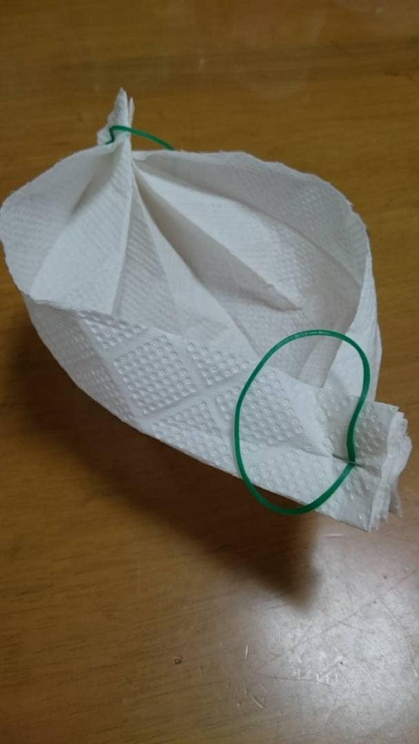 じゃばらを広げてマスクの形に整える