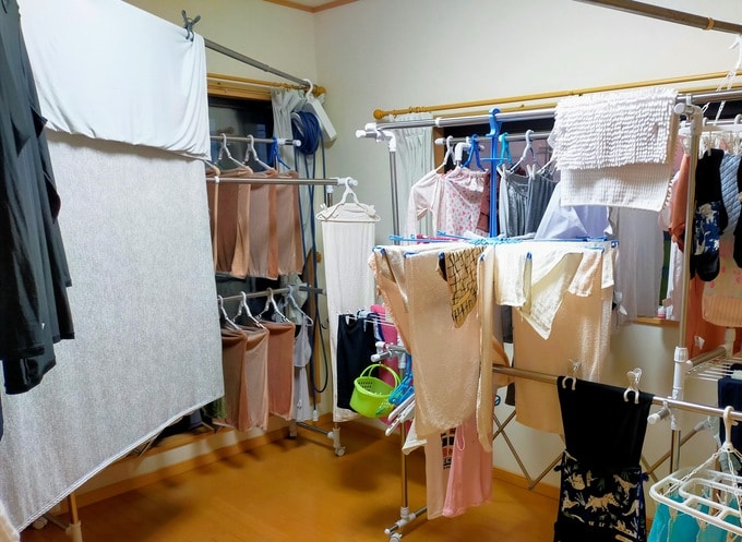 2階の一室を洗濯部屋にしている