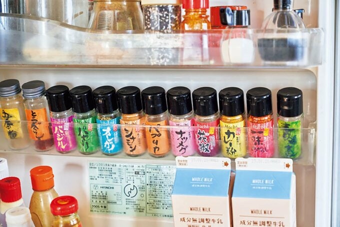 冷蔵庫に小瓶スパイス