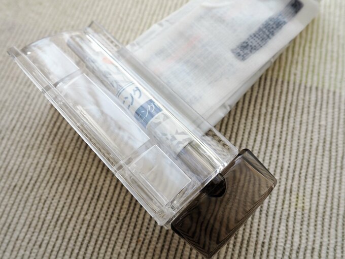 歯磨き粉チューブホルダー