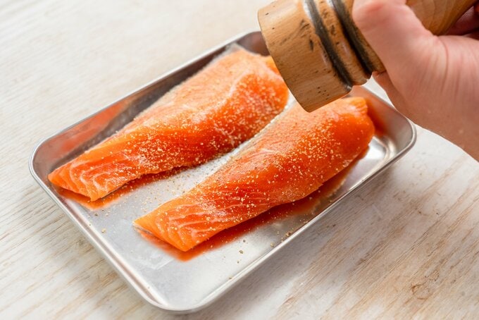 鮭にコショウ