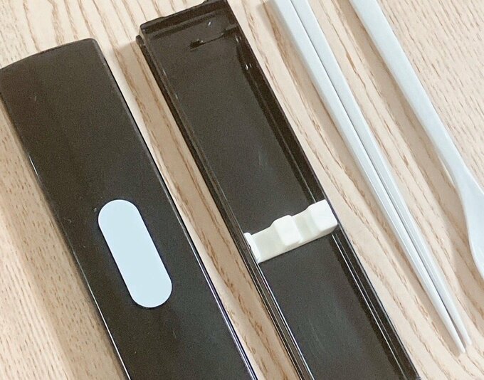 スプーンも収納できる箸箱の中身の様子