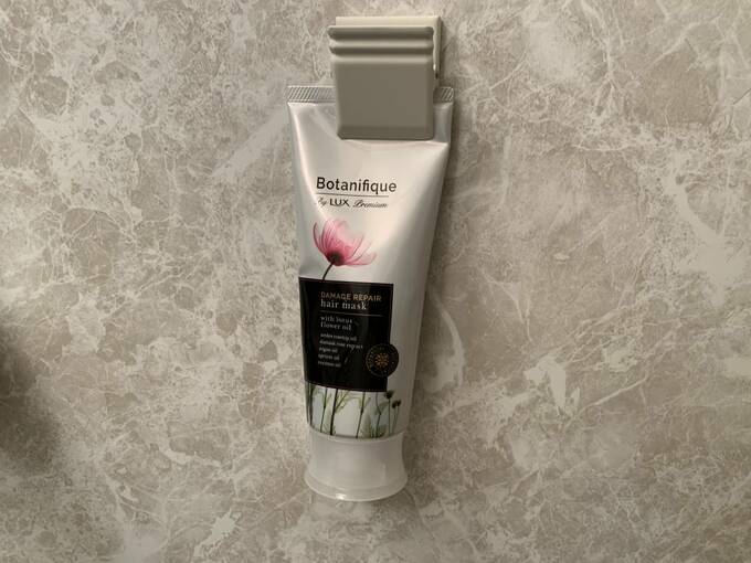 マグネットクリップにクリームをはさむ