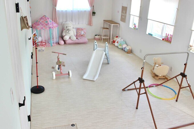 廊下側から見た子ども部屋の全景