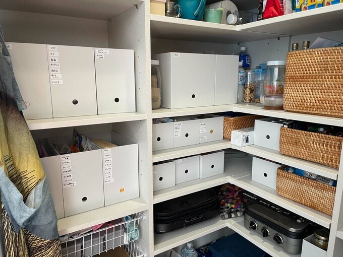 パントリー内はラベリングして収納