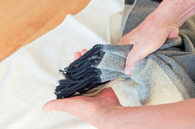 たたきつけるように