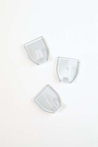 透明で目立ちにくいフックならインテリアをじゃましない