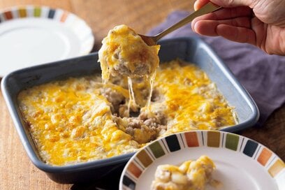 ホクホク温まる、冬に食べたい「ひき肉のスコップグラタン」。耐熱容器での調理だから洗い物も少なく完結！