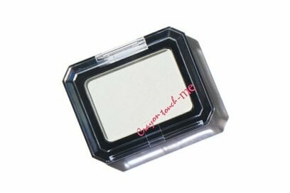 夏の暑さ・ダルさは100円グッズで対策。SNSで大反響の「まえがみパウダー」も！