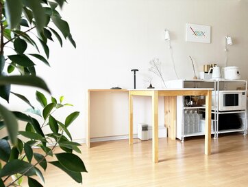 色数を絞り、布で目隠しも。30代夫婦ふたり暮らし「家をすっきり見せる」小さな工夫5つ