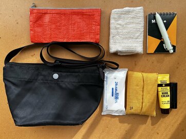 40代「軽くてラクな」バッグの中身。財布やエコバッグ、必需品の軽量化で快適すぎる