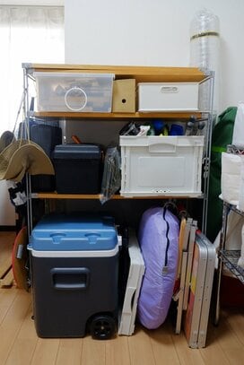 無印良品の棚が使える！アウトドア用品もすっきり収納