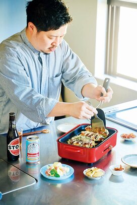 料理家・ぐっち夫婦の台所。キャンプグッズも活用し楽しい空間に