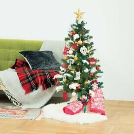 マンネリしないクリスマスツリーの飾り方。少しの工夫で見違える！