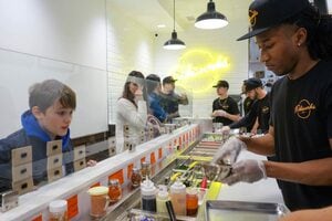 見た目は巨大な太巻き!なアメリカのファストフード