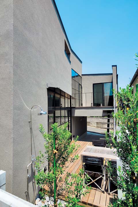 1階と2階のデッキ