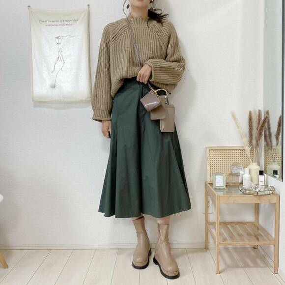 フレアスカートと合わせたコーデ