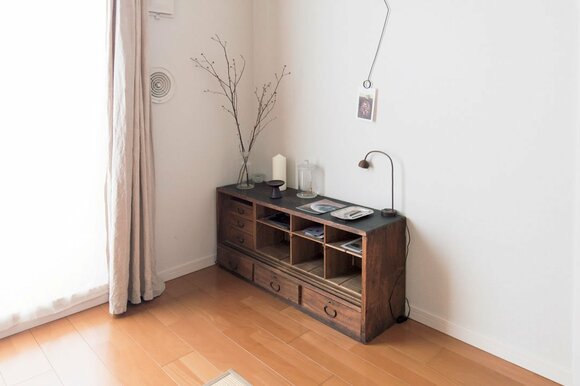 リビングの古ダンス