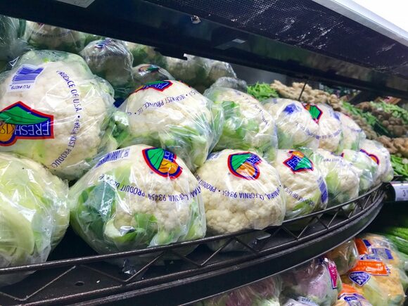 メインの棚にカリフラワー