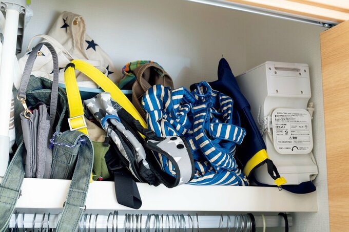 棚上の衣類