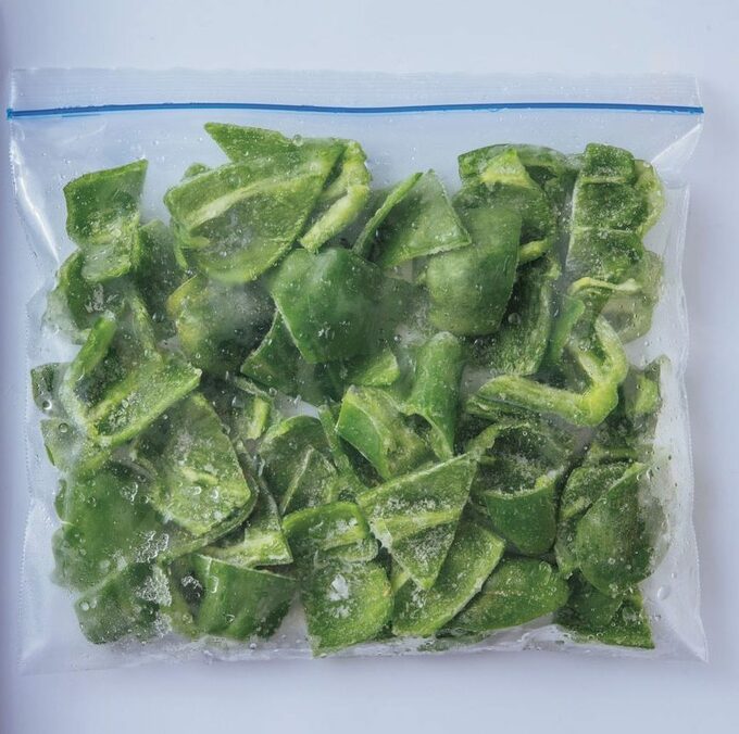 保存袋にピーマン