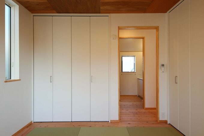 壁面のウォークインクローゼット