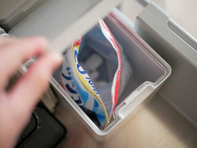 食洗機用の洗剤は袋ごとダストボックスに