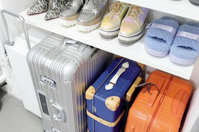 複数のスーツケースが置ける余裕の広さの玄関土間