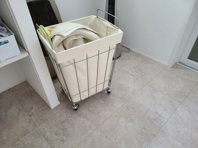 脱衣所の洗濯カゴ