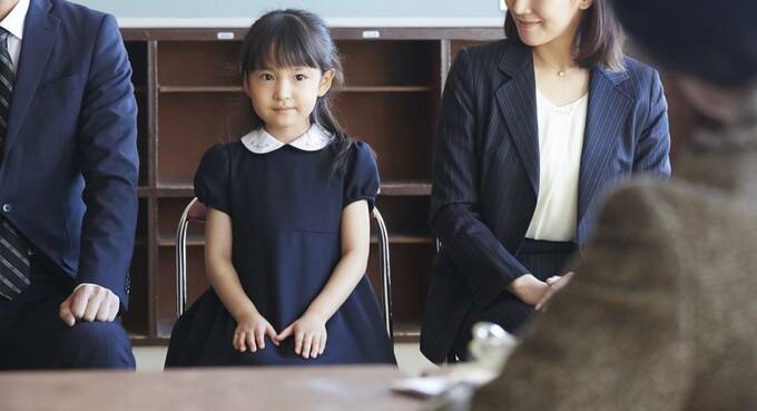 紺スーツは着るべき 小学校受験の説明会アドバイス Esseonline エッセ オンライン