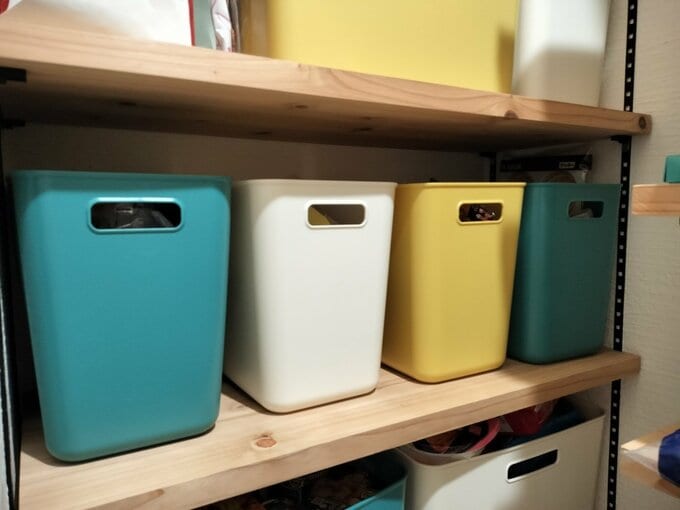 カラーボックスで整理したパントリー