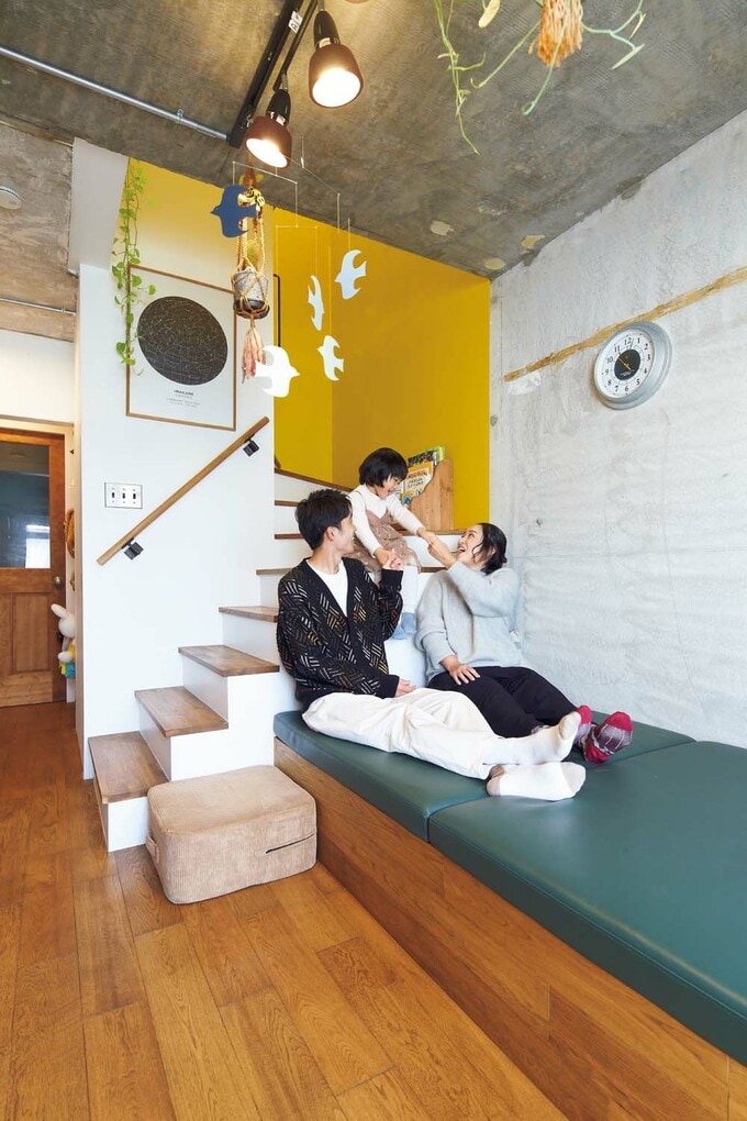 小上がりでくつろぐ