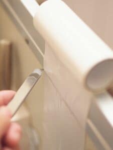 上から幅広マスキングテープをはって、補強します。