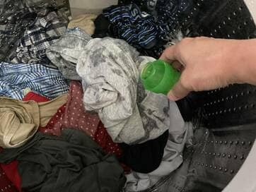 洗濯前のひとテクでにおいが激落ち！夏の汗臭さを一気に解消