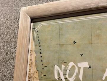 フレームやラダーラックをパール系塗料でDIY。上質なキラキラ感で明るい雰囲気に