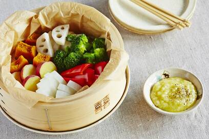 野菜もディップもいっぺんに蒸せる！せいろバーニャカウダ