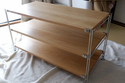 無印良品の「ユニットシェルフ」は使い方が無限大。テレビ台やクローゼットとしても大活躍