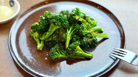 ニンニク香る「焼きブロッコリー」のつくり方。シンプルな味つけでも食欲が止まらない！