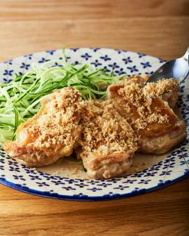 チキンカツも揚げずに簡単。かけるだけ「魔法のパン粉」のつくり方