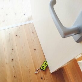 換気が大切な季節！「バタン！」を防ぐダイソーのおしゃれドアストッパー