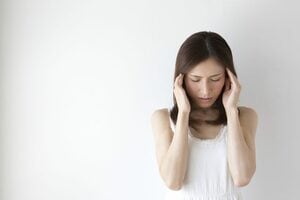 プレ更年期におこる、めまいと耳鳴りの対処法。長時間同じ姿勢の人はご注意を