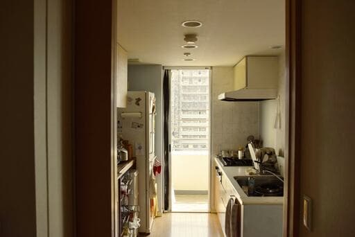 今井さんが以前住んでいたマンションのキッチンの突き当たり