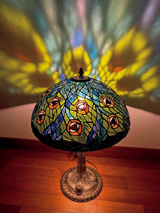 ステンドグラスのランプ