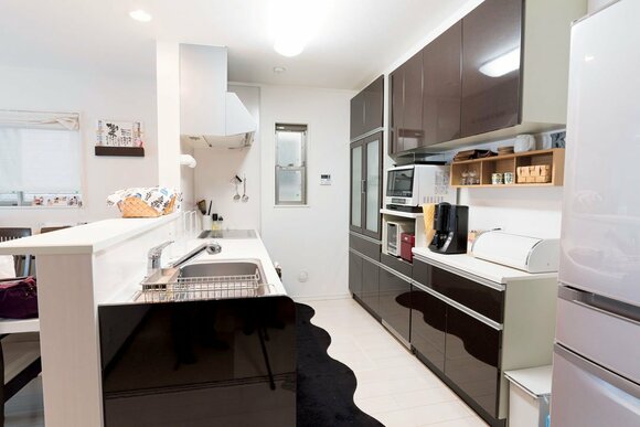 ものを出しっぱなしにせず、“隠す”収納を徹底1