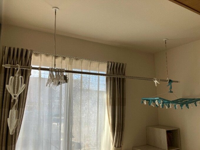 和室の窓際に確保した室内干しスペース