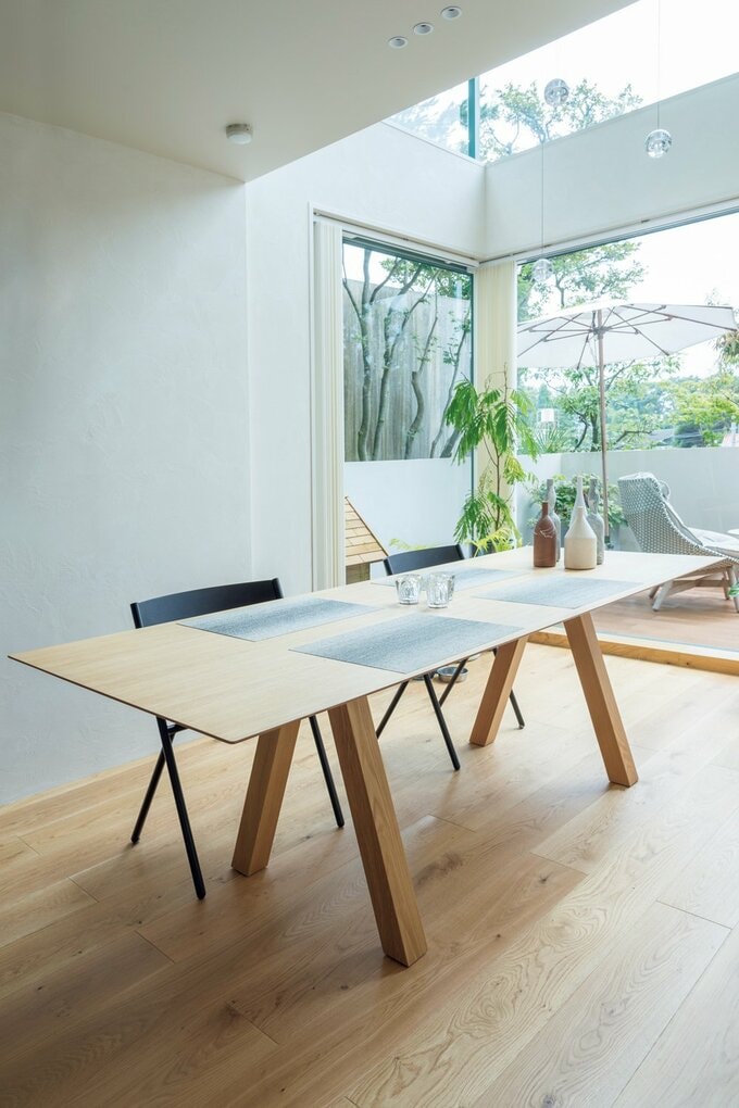 幅2400㎜のダイニングテーブル