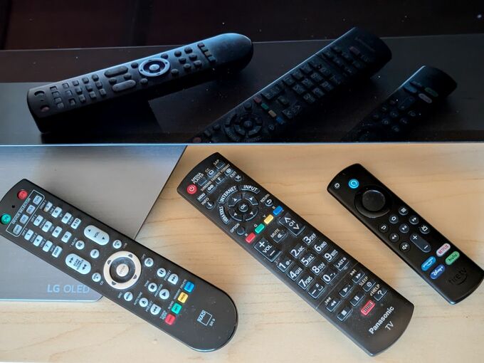 テレビのリモコン