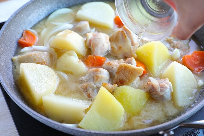 野菜にだし汁を加える